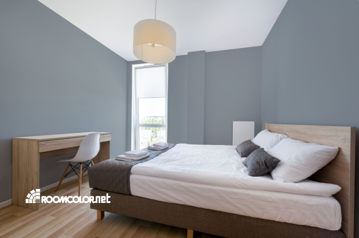 Dulux 90BG 41/040