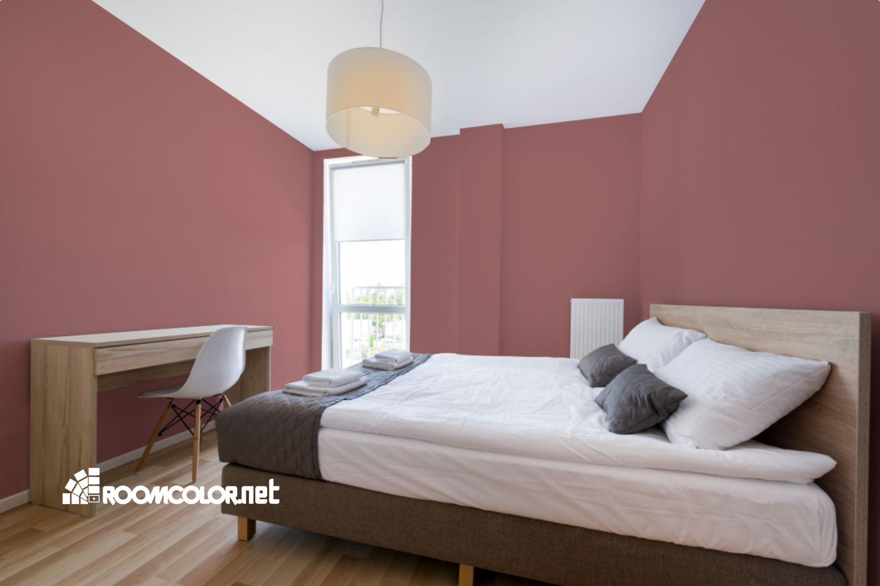 Dulux 04YR 27/258